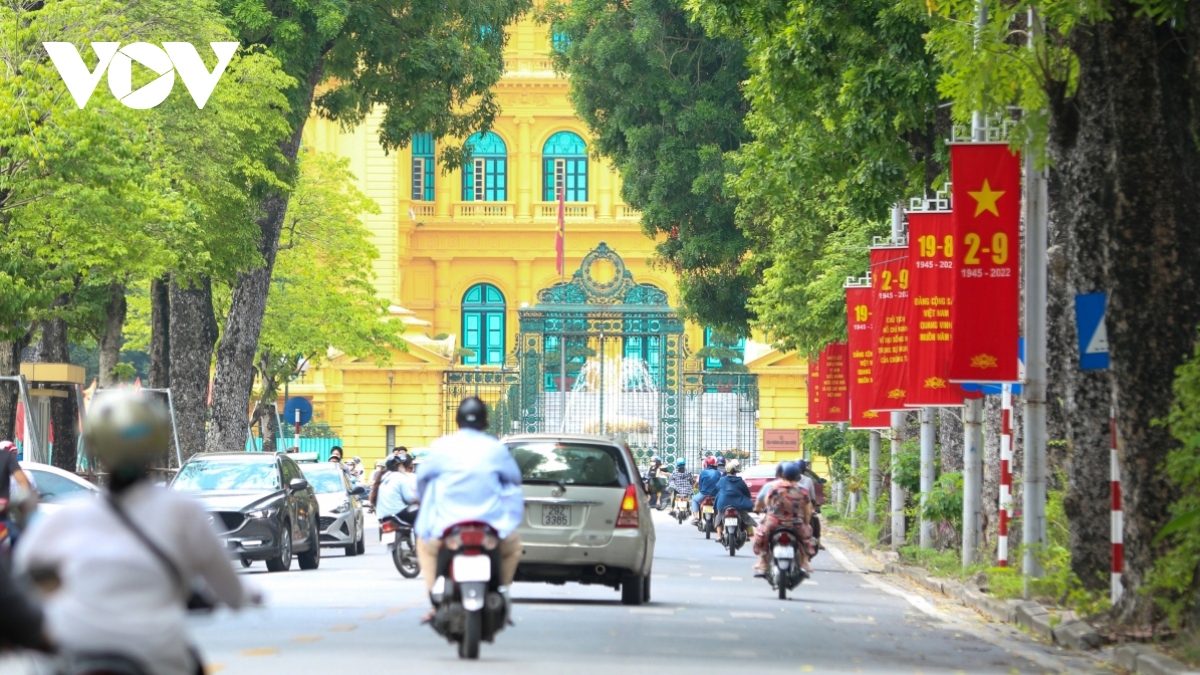 Hanoi Streets brightly decorated ahead of National Day celebrations